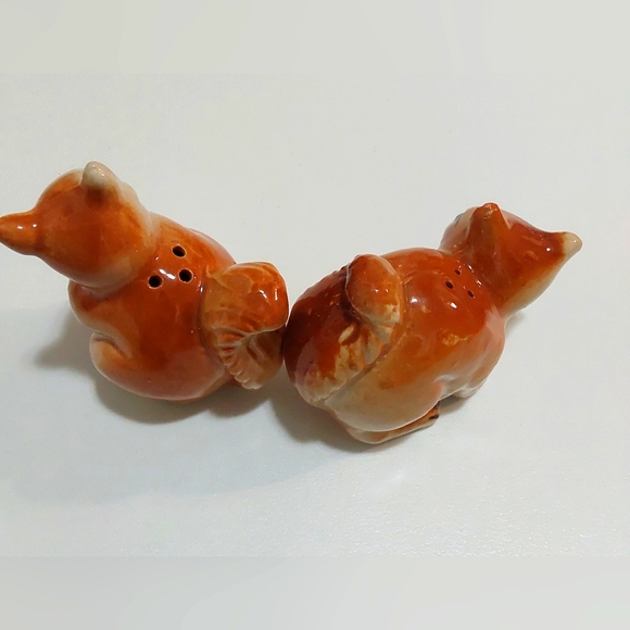 NUT HUGGERS - Vintage Squirrel Pair Salt & Pepper Shakers (No Plugs) - Picture 4 of 7